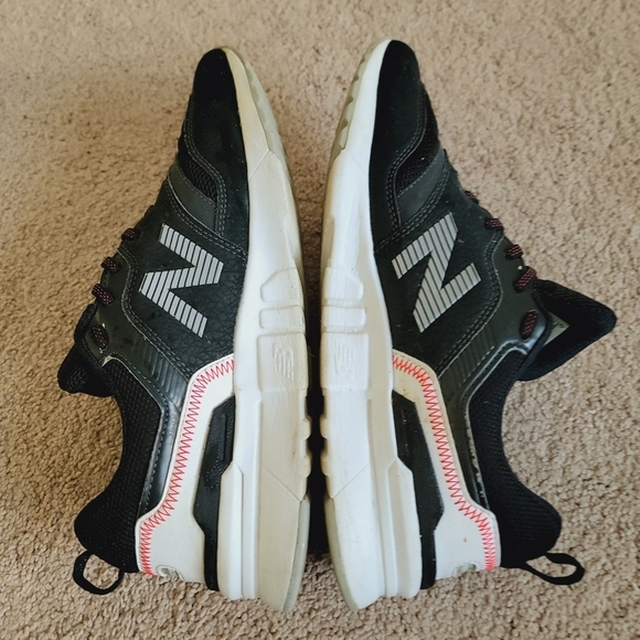New Balance 997H 'Black Energy Red' 10 - Picture 4 of 7
